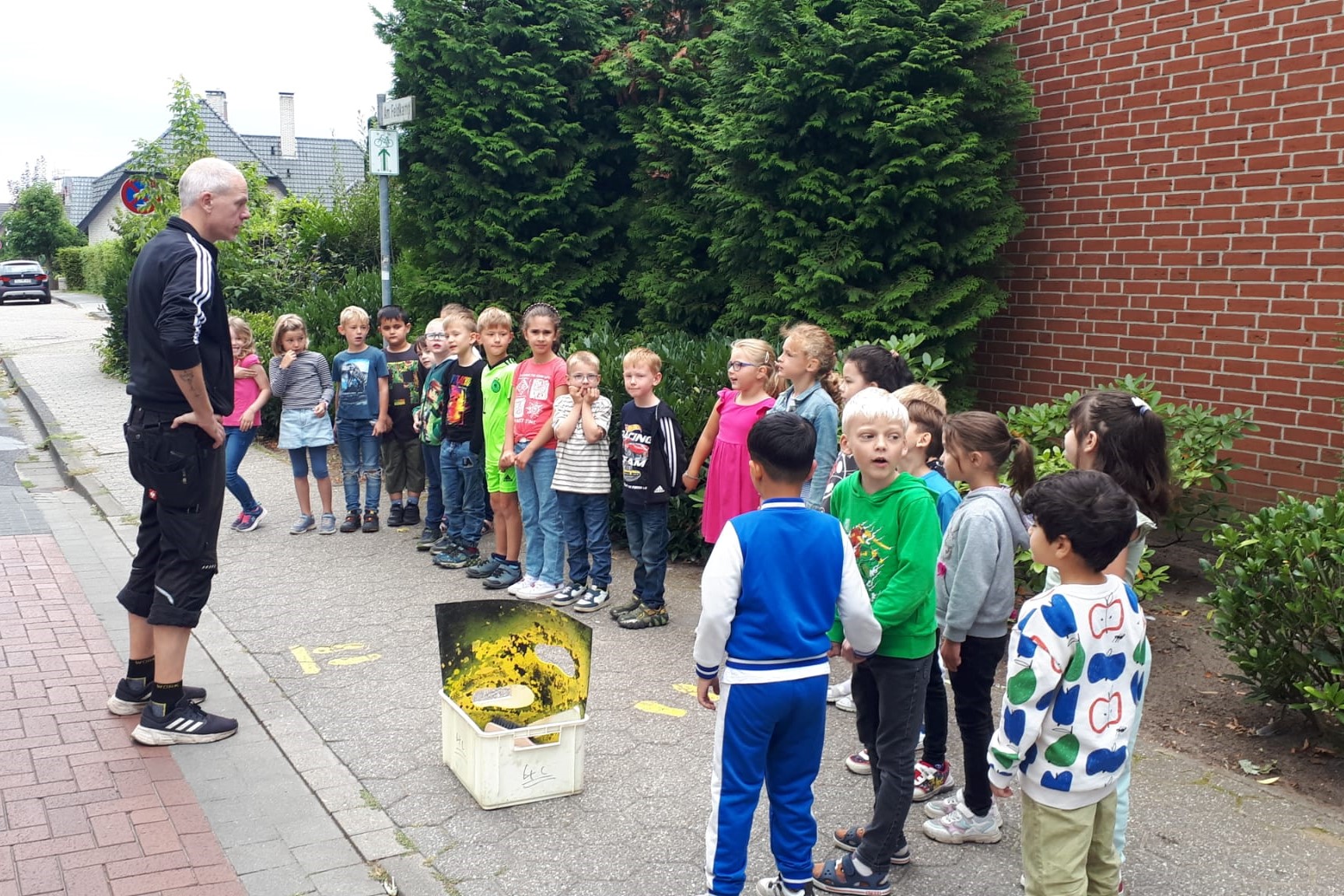 082825 GelbeFüße 02